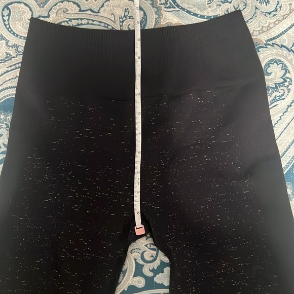 Lululemon Free To Flow 7/8 Tight Black / White (Size 6) - Picture 12 of 12